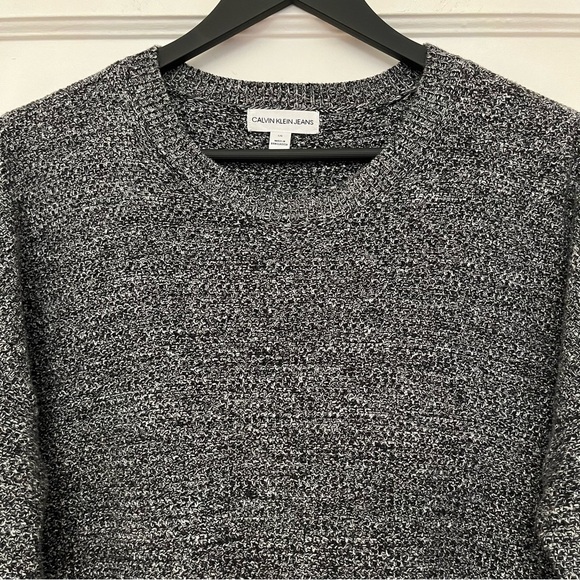 Calvin Klein oversized Heather Gray long crop sweater.  Crew neck Size Large - Picture 7 of 10